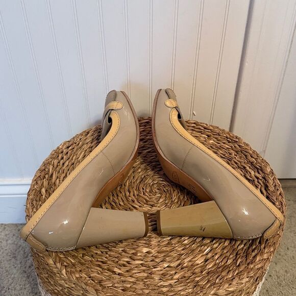 Tod's Grey Taupe Patent Leather Stacked Heels with Buckle - 39 - Great Condition - Picture 6 of 13